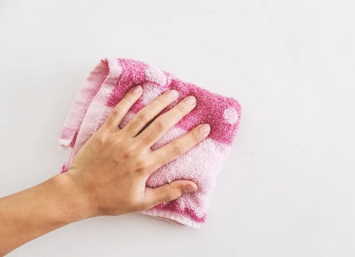 Vệ sinh giấy dán tường dễ dàng và nhanh chóng