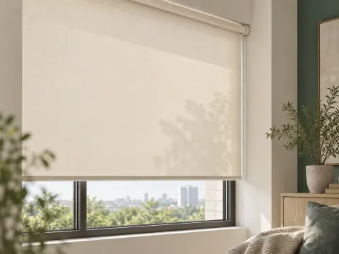Cận cảnh Rèm cuốn bên ô cửa