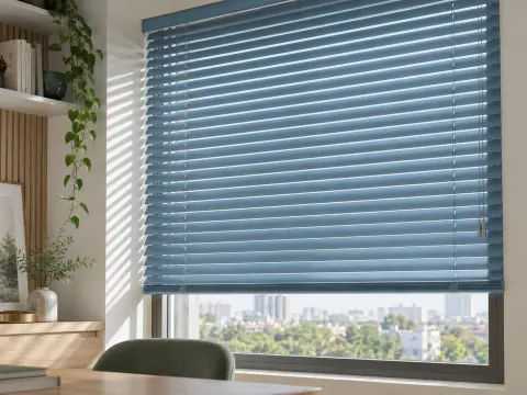 Cận cảnh Rèm sáo nhôm bên ô cửa